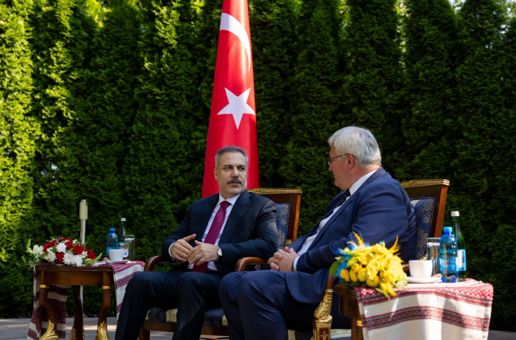Sirenler susmuyor, diplomasi durmuyor